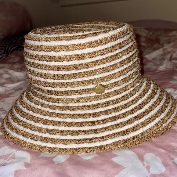 Eric Javits Packable UPF 50+ White & Beige Bucket Sun Hat - 3" Brim / One Size - Picture 1 of 7